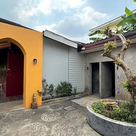 Baan Ma Feung GuestHouse Kanchanaburi Bagian luar foto
