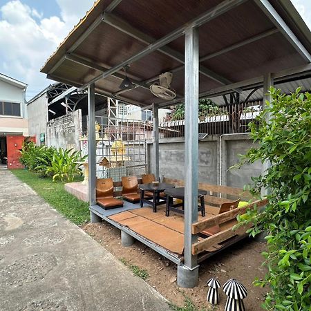 Baan Ma Feung GuestHouse Kanchanaburi Bagian luar foto