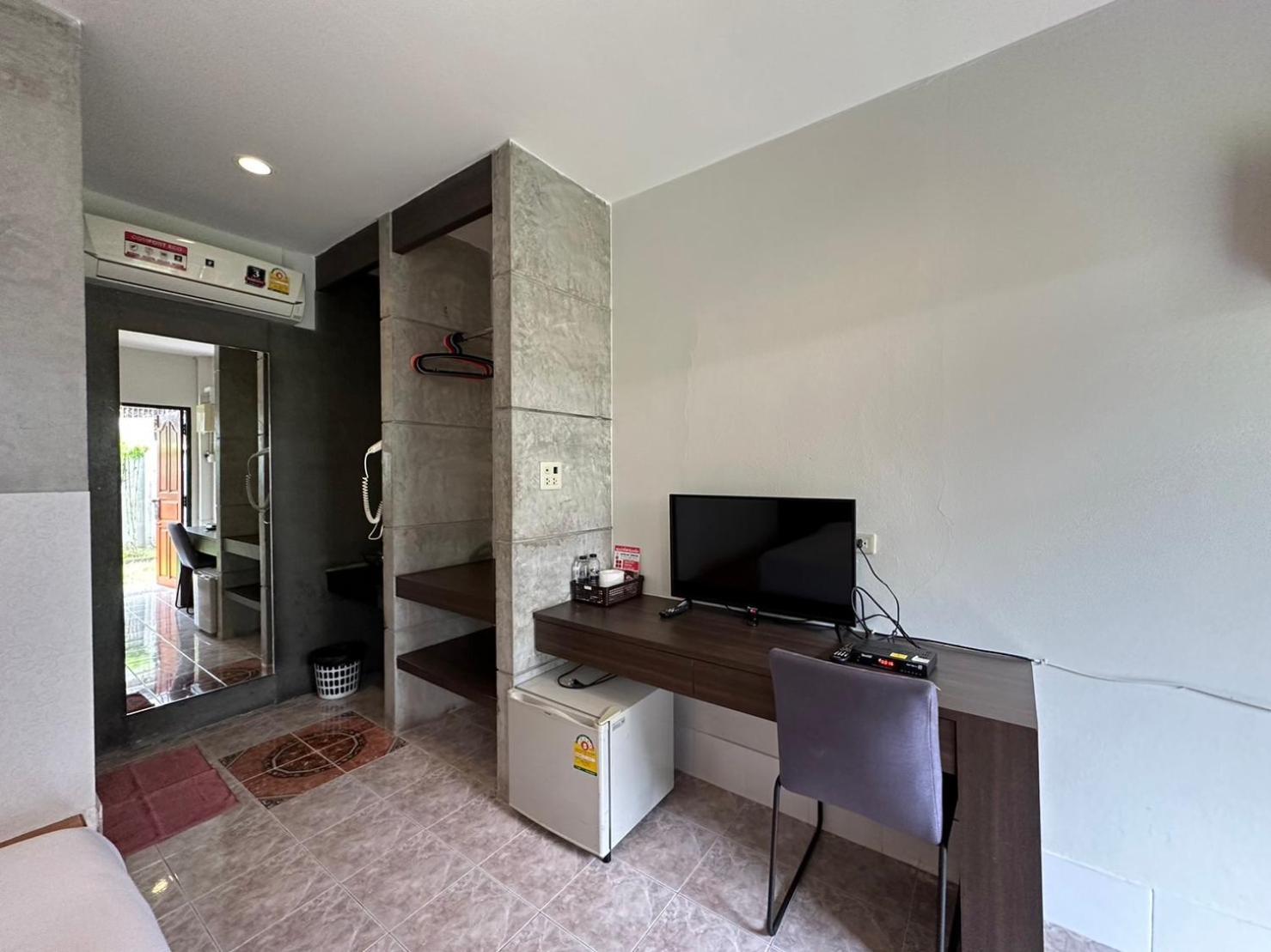 Baan Ma Feung GuestHouse Kanchanaburi Bagian luar foto