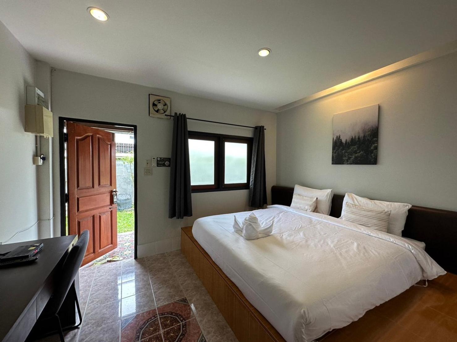 Baan Ma Feung GuestHouse Kanchanaburi Bagian luar foto