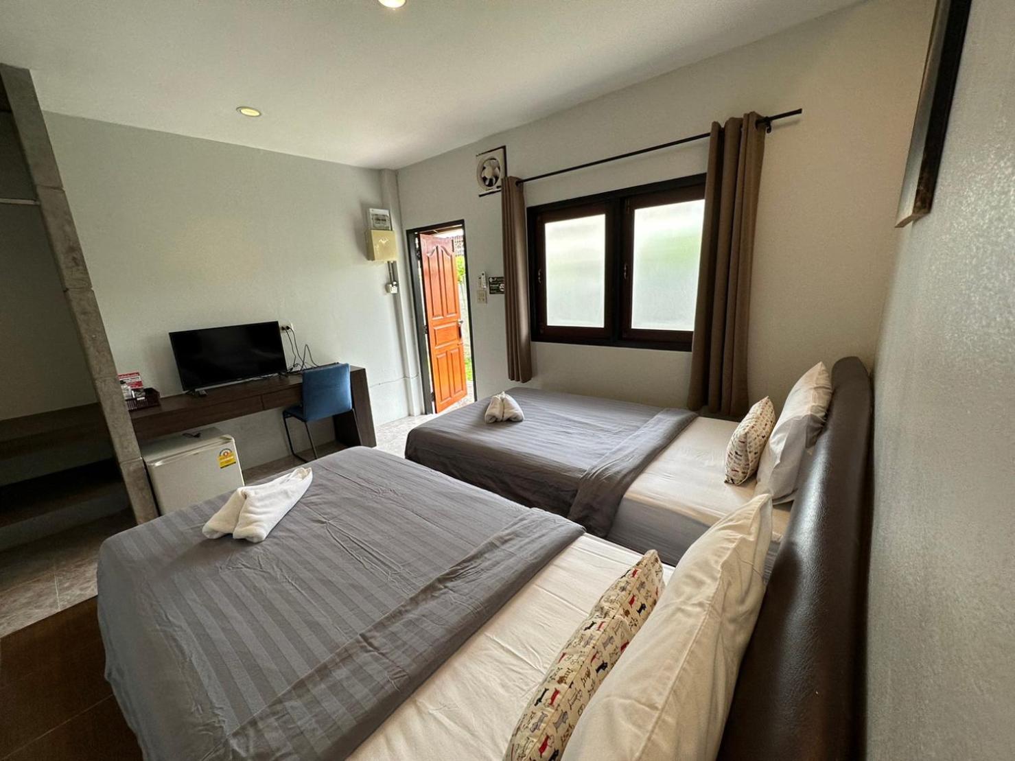 Baan Ma Feung GuestHouse Kanchanaburi Bagian luar foto