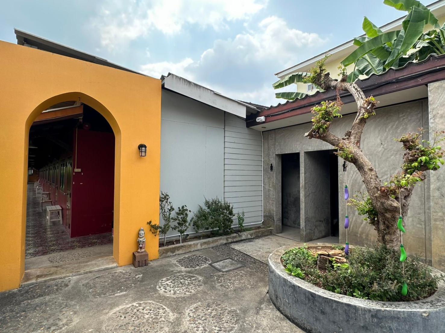 Baan Ma Feung GuestHouse Kanchanaburi Bagian luar foto