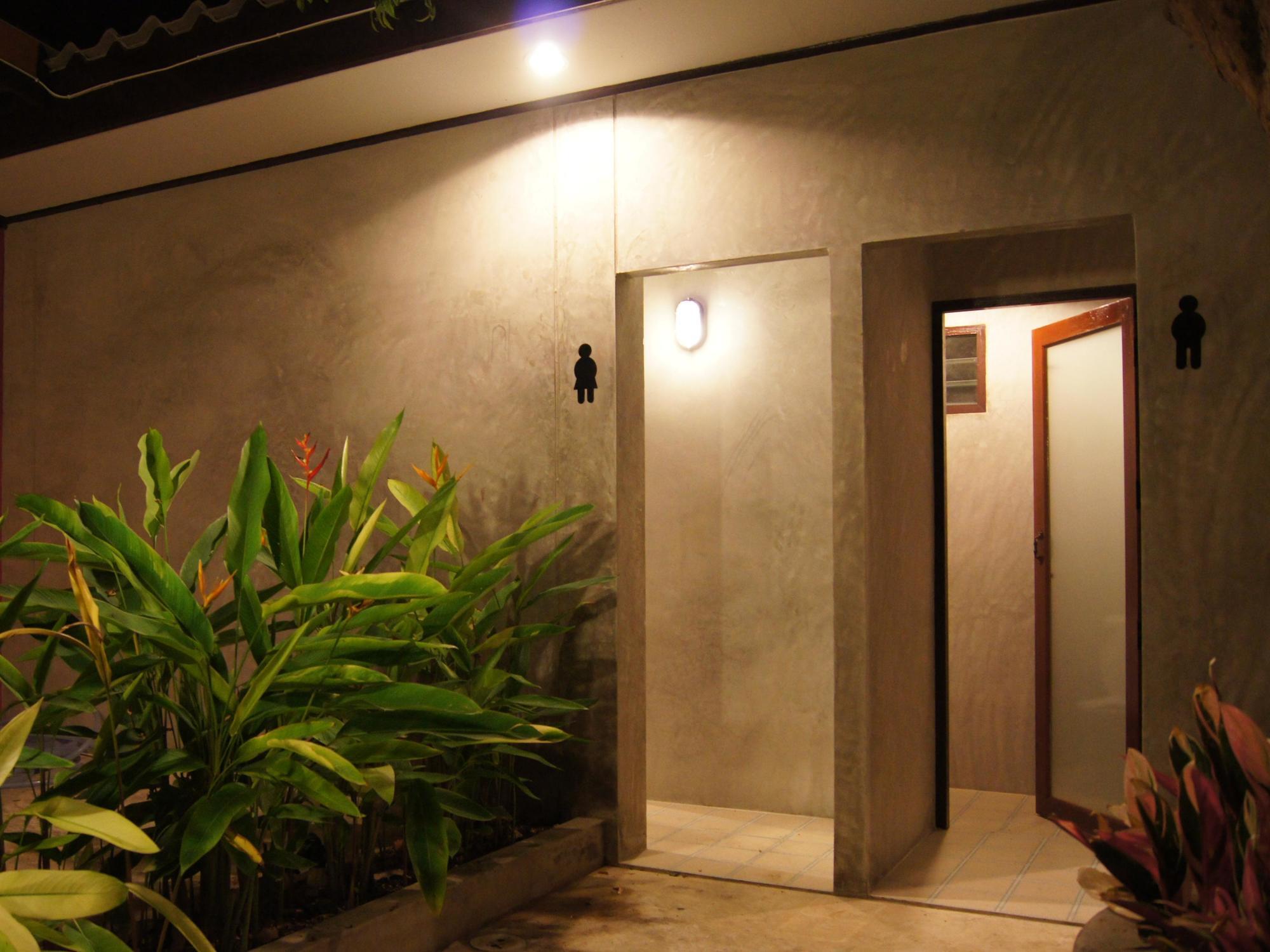 Baan Ma Feung GuestHouse Kanchanaburi Bagian luar foto