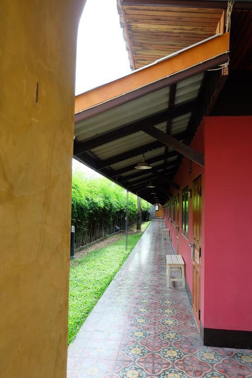 Baan Ma Feung GuestHouse Kanchanaburi Bagian luar foto
