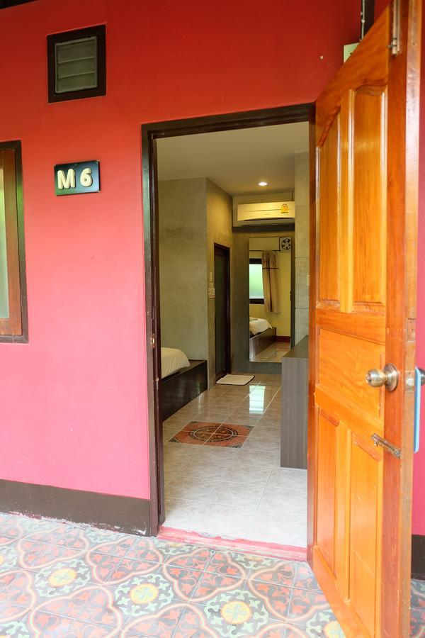 Baan Ma Feung GuestHouse Kanchanaburi Bagian luar foto