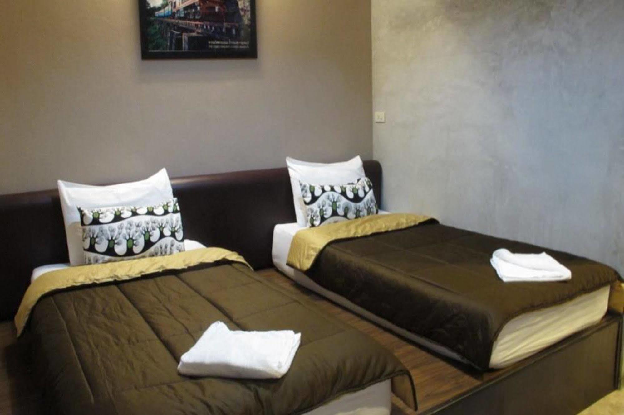 Baan Ma Feung GuestHouse Kanchanaburi Bagian luar foto