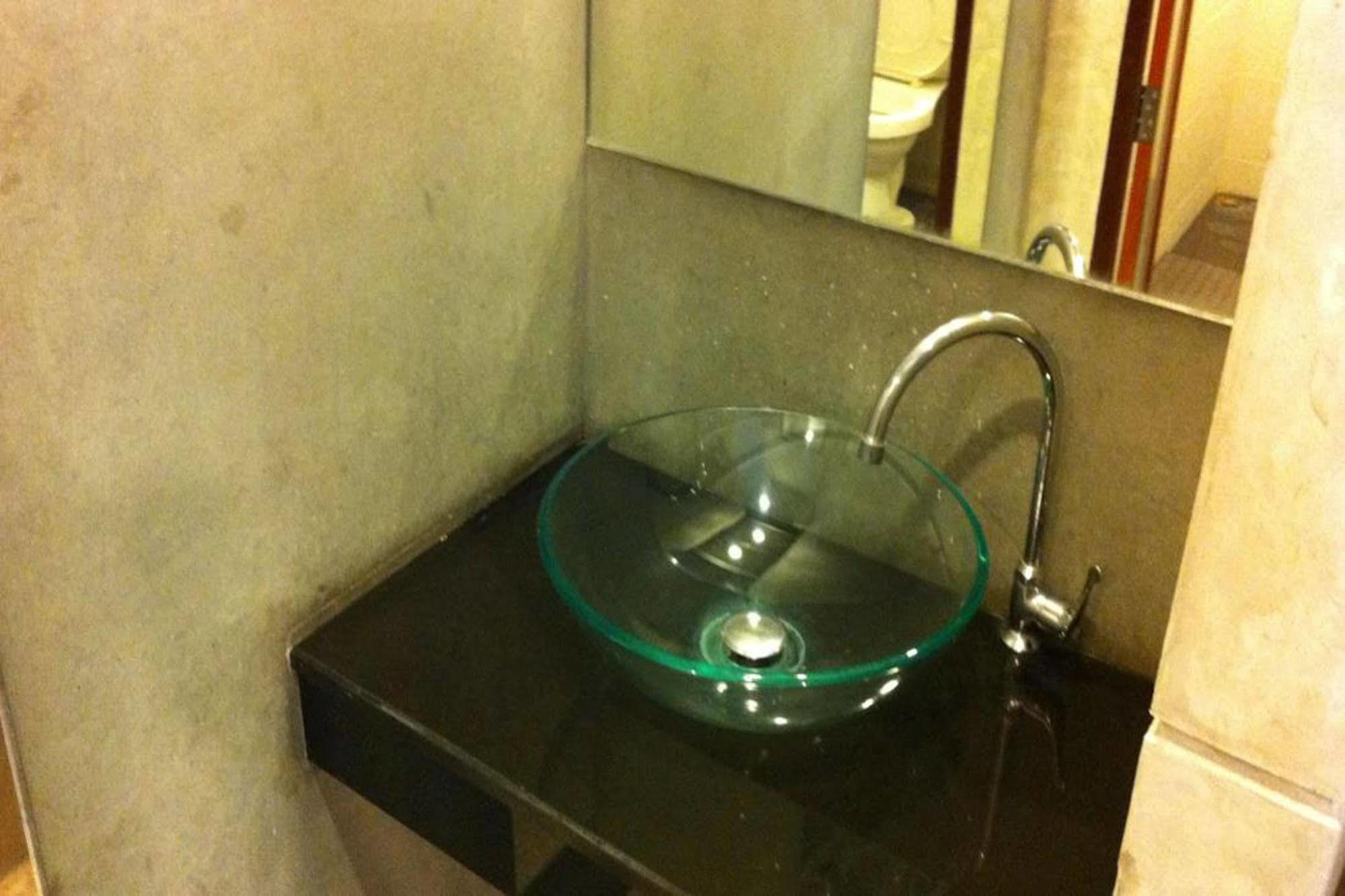 Baan Ma Feung GuestHouse Kanchanaburi Bagian luar foto