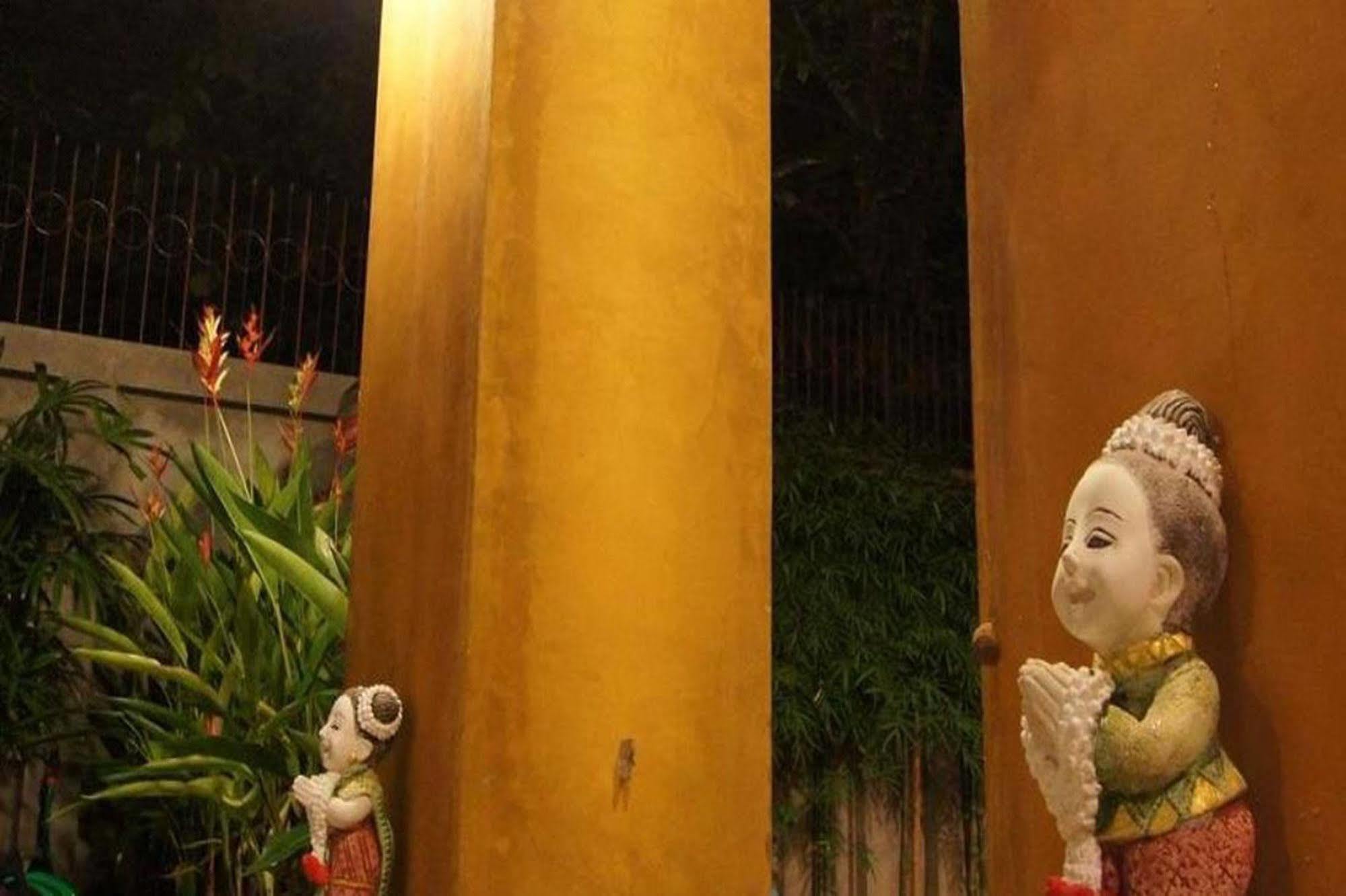 Baan Ma Feung GuestHouse Kanchanaburi Bagian luar foto