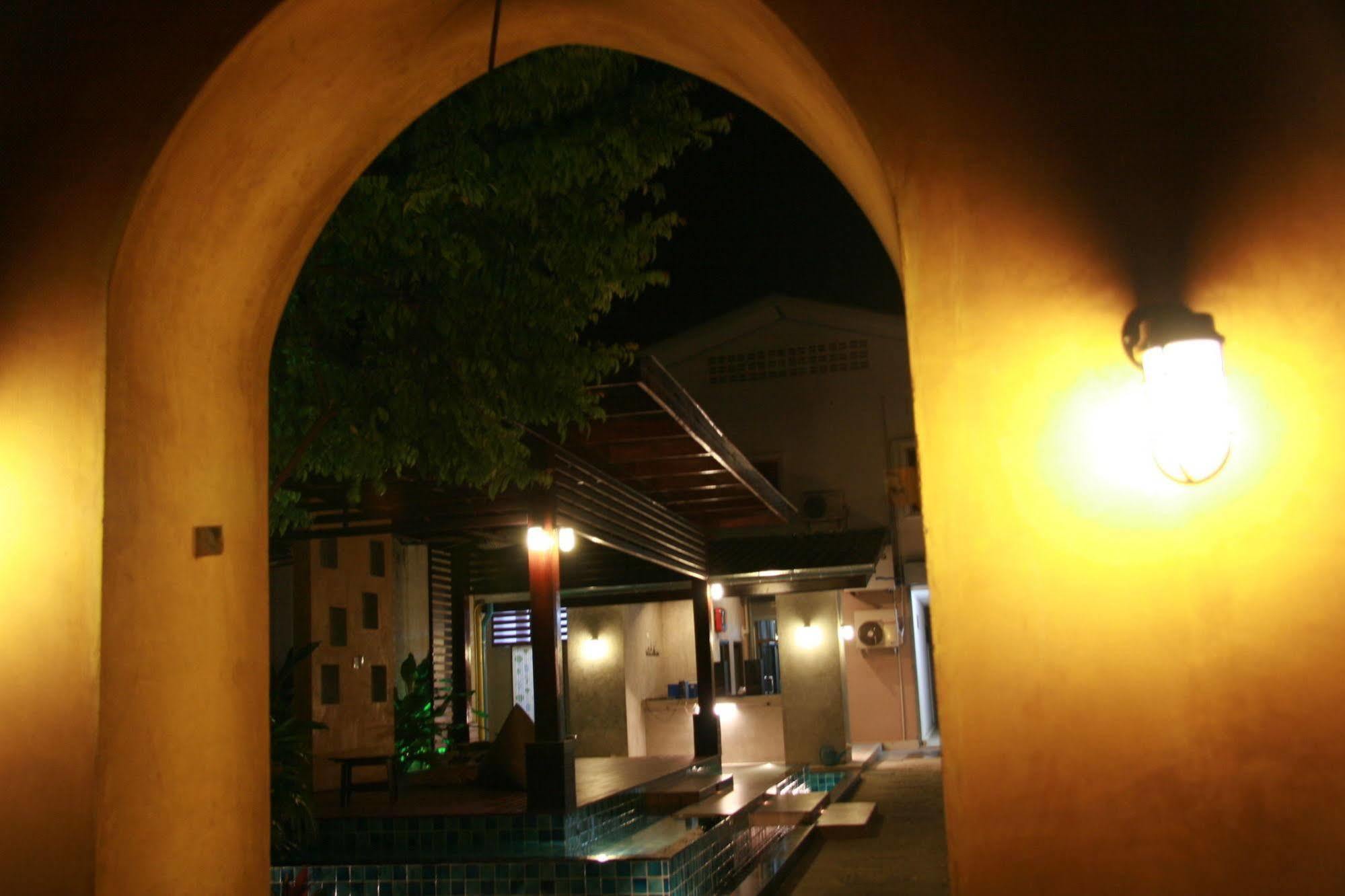 Baan Ma Feung GuestHouse Kanchanaburi Bagian luar foto