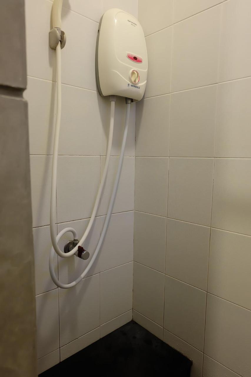 Baan Ma Feung GuestHouse Kanchanaburi Bagian luar foto