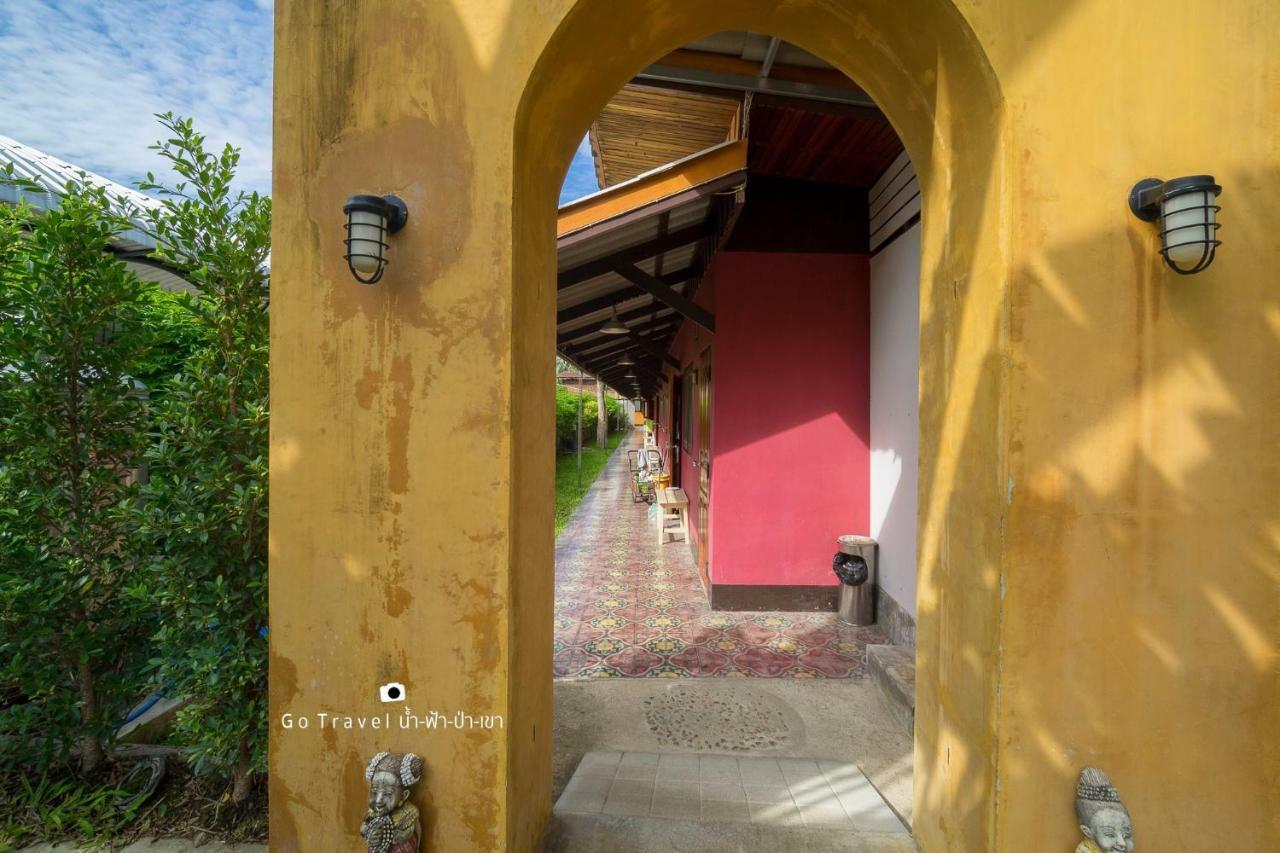 Baan Ma Feung GuestHouse Kanchanaburi Bagian luar foto